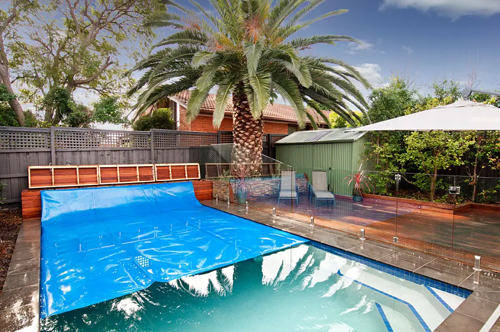 Premium pool solar blanket installation