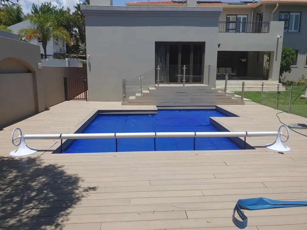 Solar pool blanket with bubble design